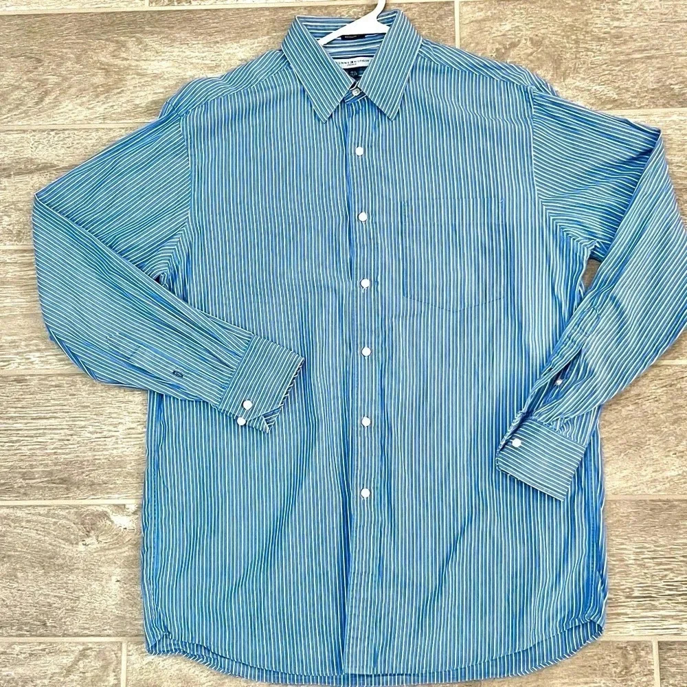 Tommy Hilfiger Men’s Button-Down Dress Shirt in Blue/White (15 1/2 34-35)
